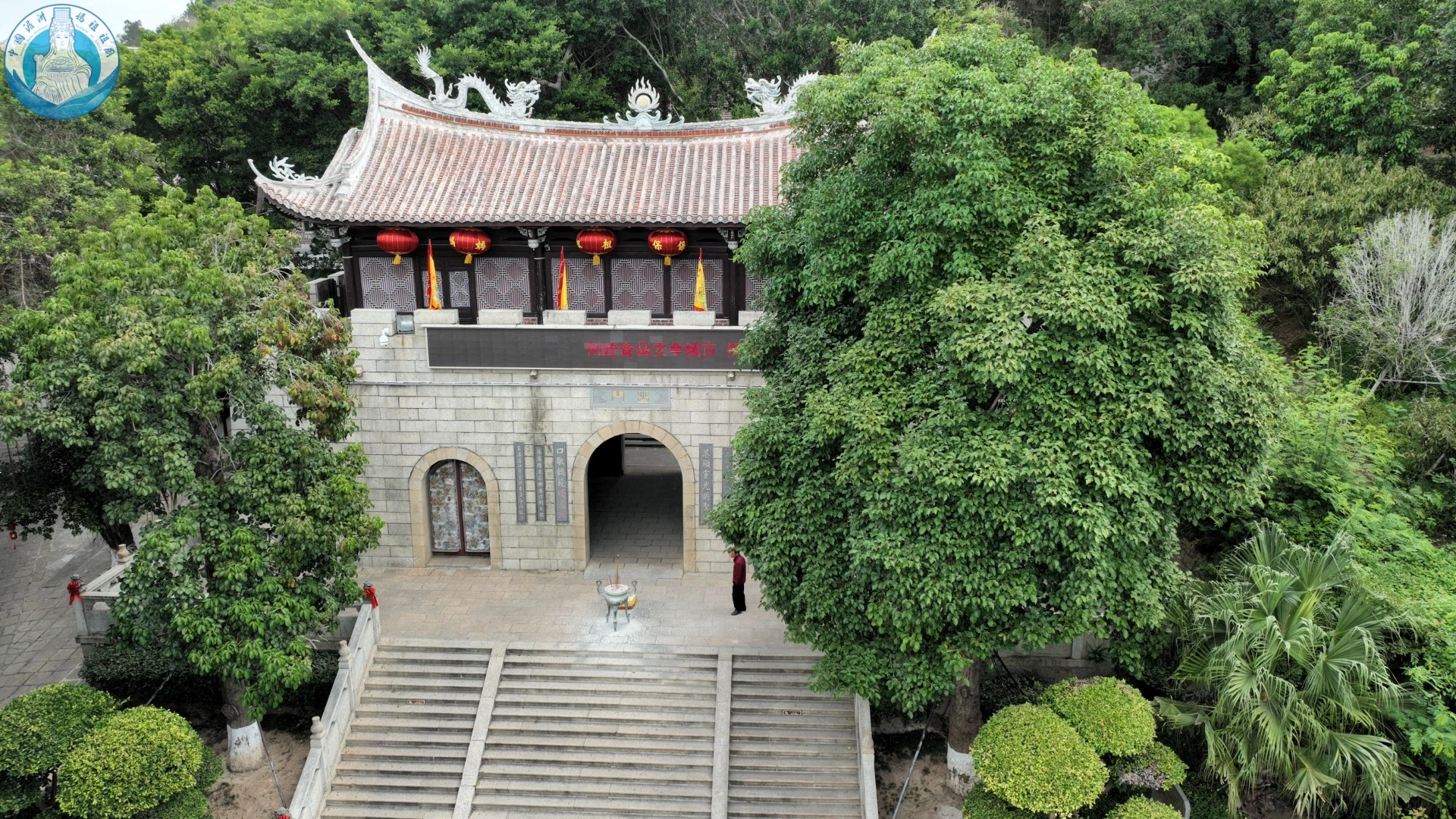 Mountain Gate (West Axis) scenic photo.