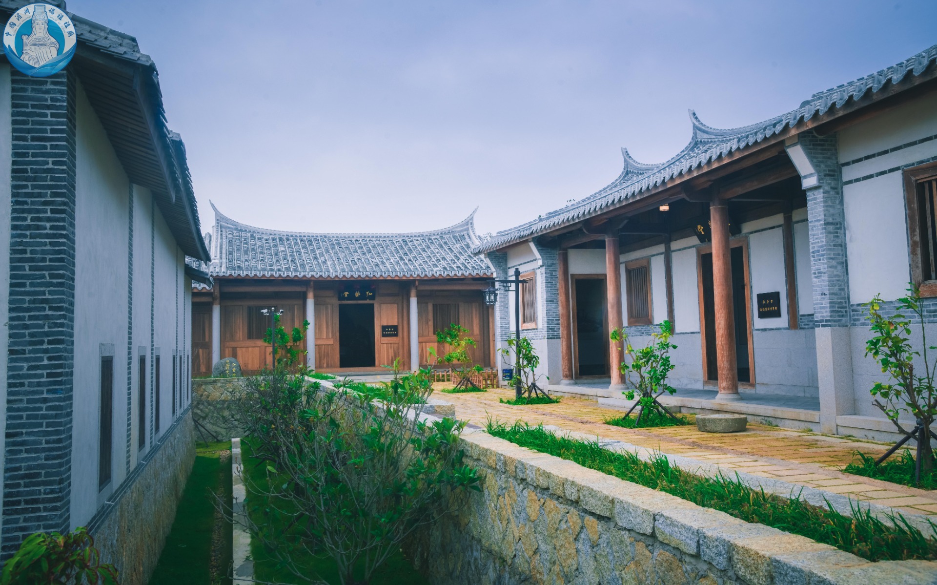 Hongyi Hall scenic photo.
